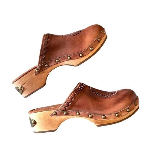 Lucky Brand Peace Sign Leather Wooden Clogs - Picture 4 of 7